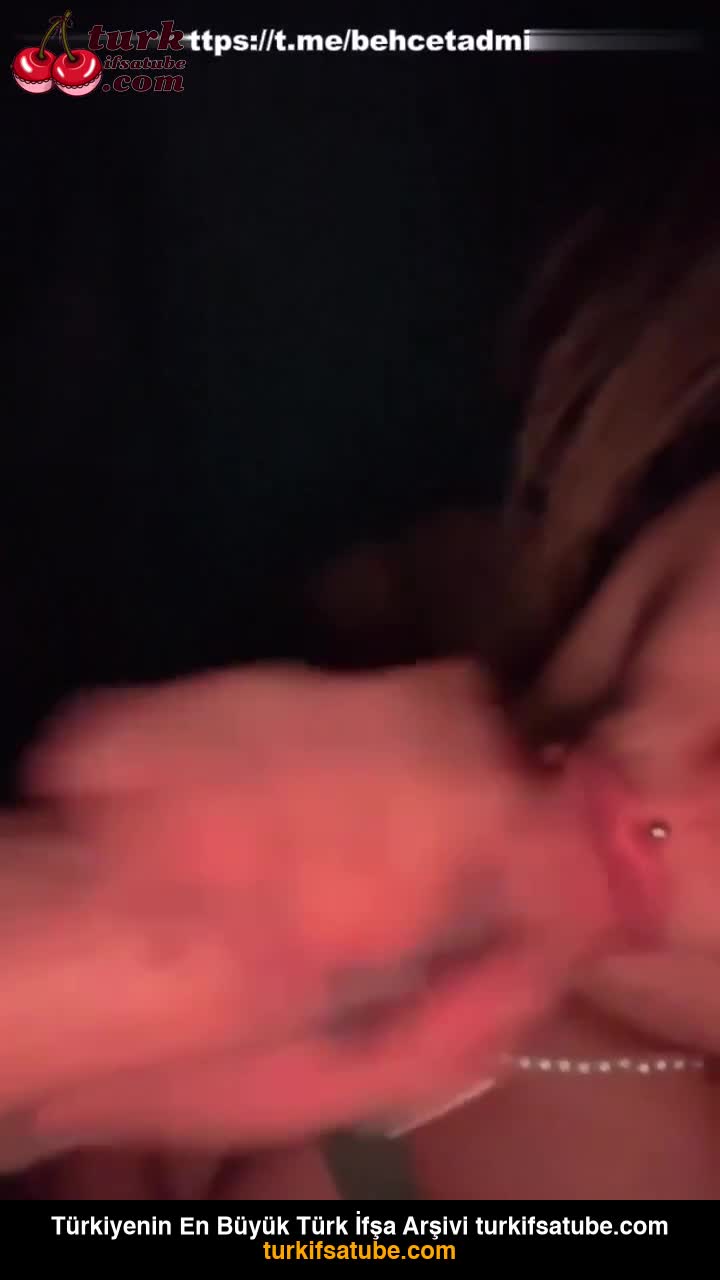 Bedava Porno Niloya tükürerek sakso çekti - Video İzle