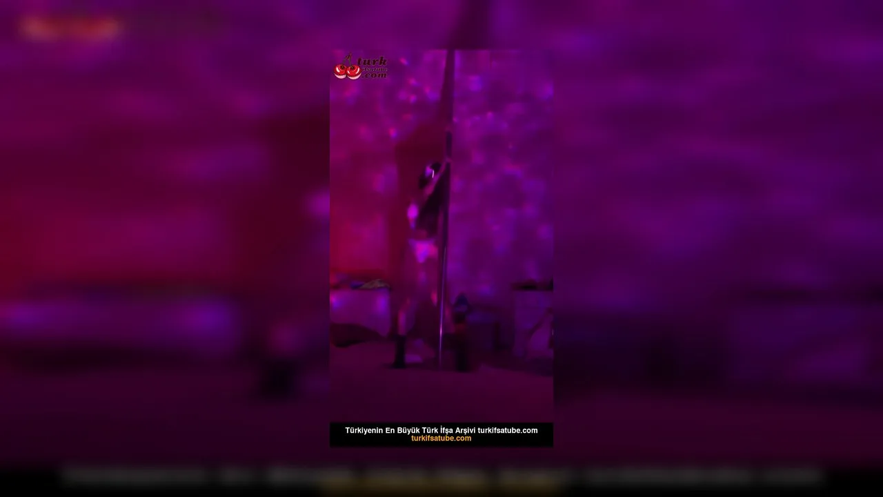 Türk ifşa Kardelexuwu direk dansı videosu seyret Resmi